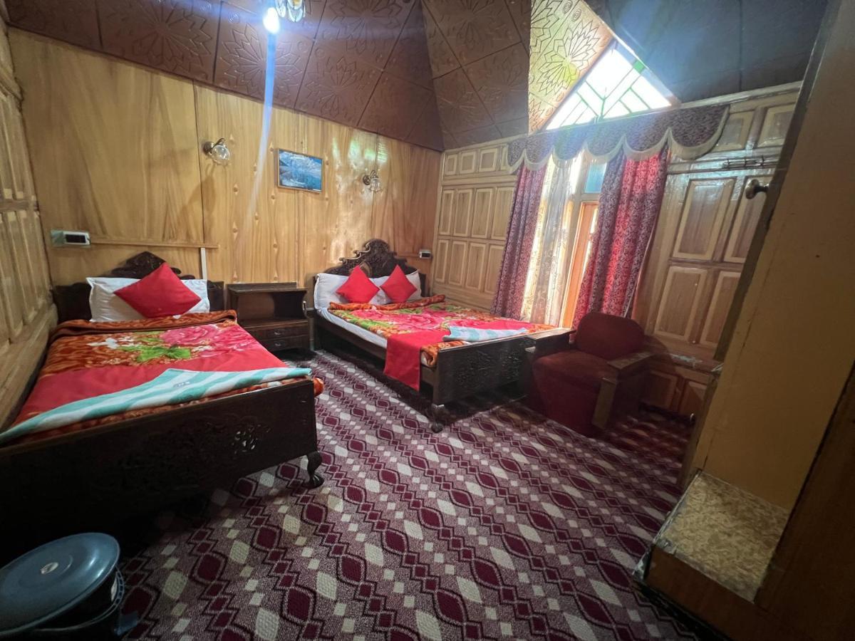 Готель Aristotle Group Of Houseboats & Transportation Срінагар Екстер'єр фото